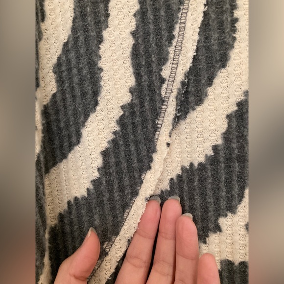 LuLaRoe Kristen Pullover Sweater - Zebra Print - Size S - Picture 10 of 10
